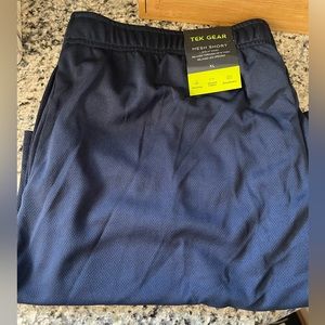 Men’s Tek Gear Mesh Shorts- XL